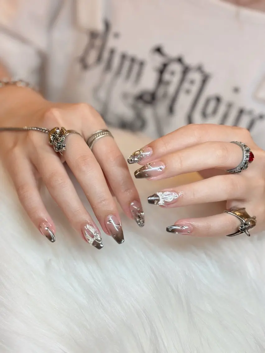 ネイル キラキラネイル 韓国ネイル 水色 マグネットネイル ニュアンスネイル RUBY Nail 日暮里店のネイルデザイン