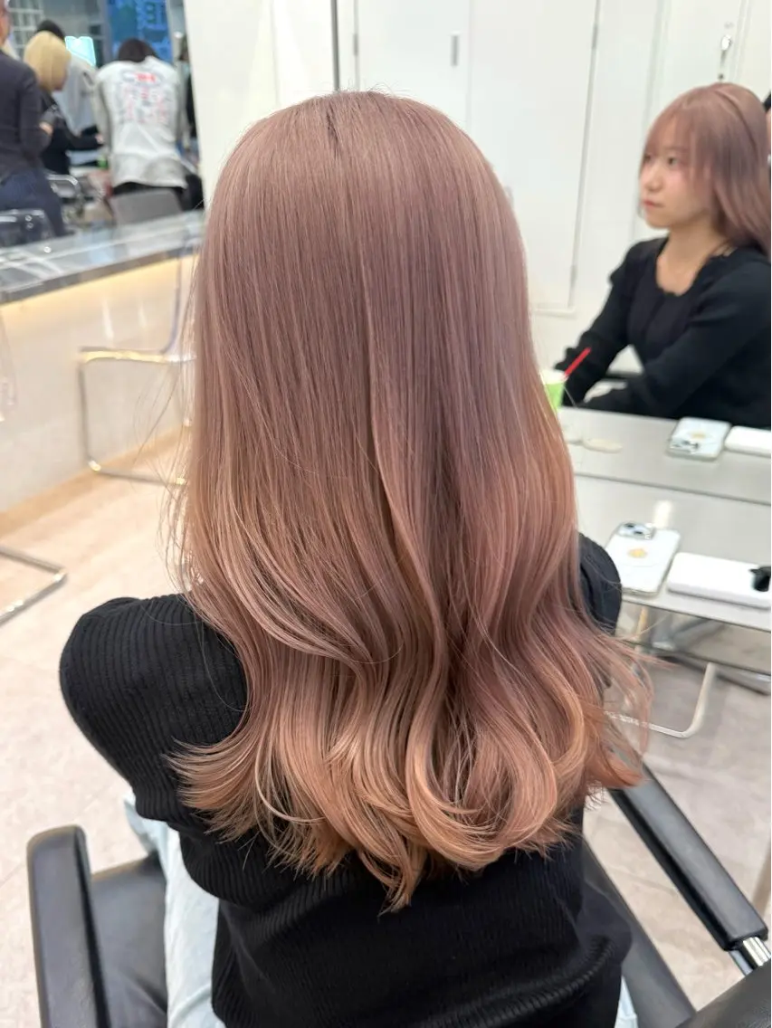 ロング カラー ヘアアレンジ ベージュカラー ピンクカラー ピンクベージュ ヘアカラー トリートメント ブリーチカラー💫 Miku🫶🏻のヘアスタイル