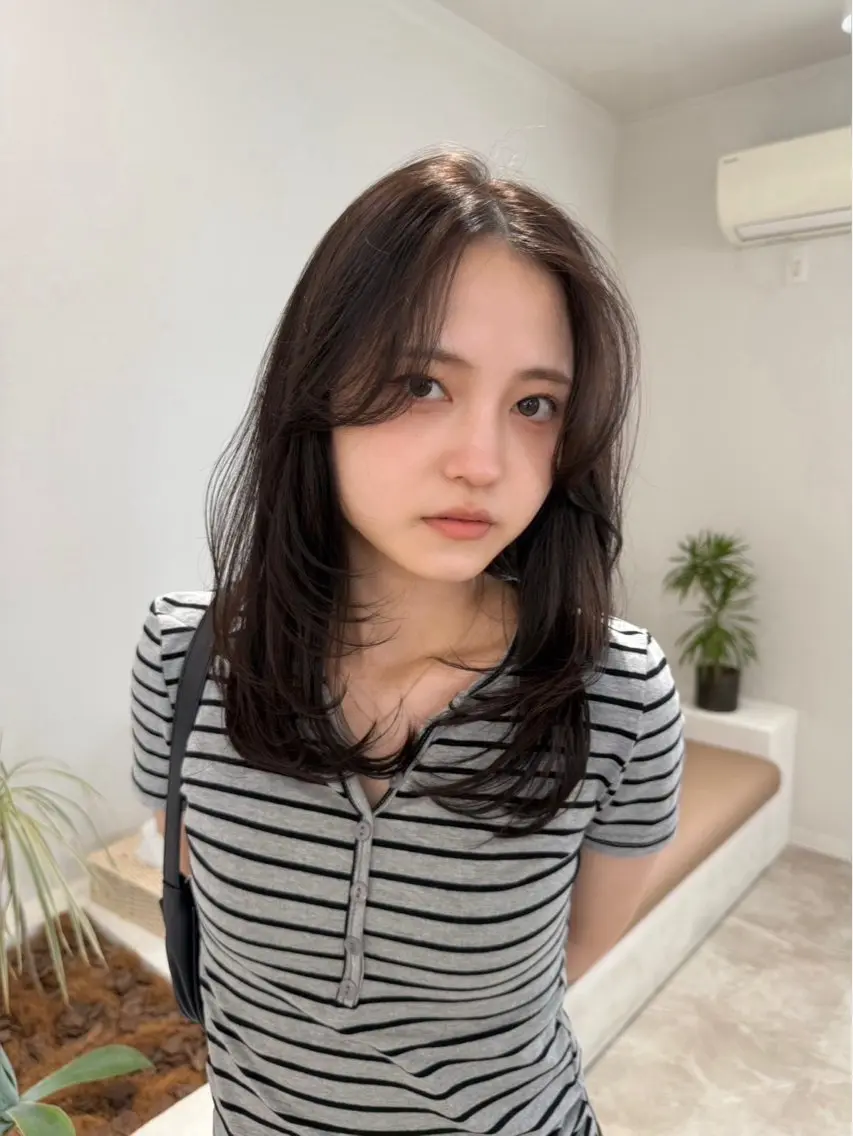 セミロング ヘアカラー ヘッドスパ 赤嶺 雅姫のヘアスタイル