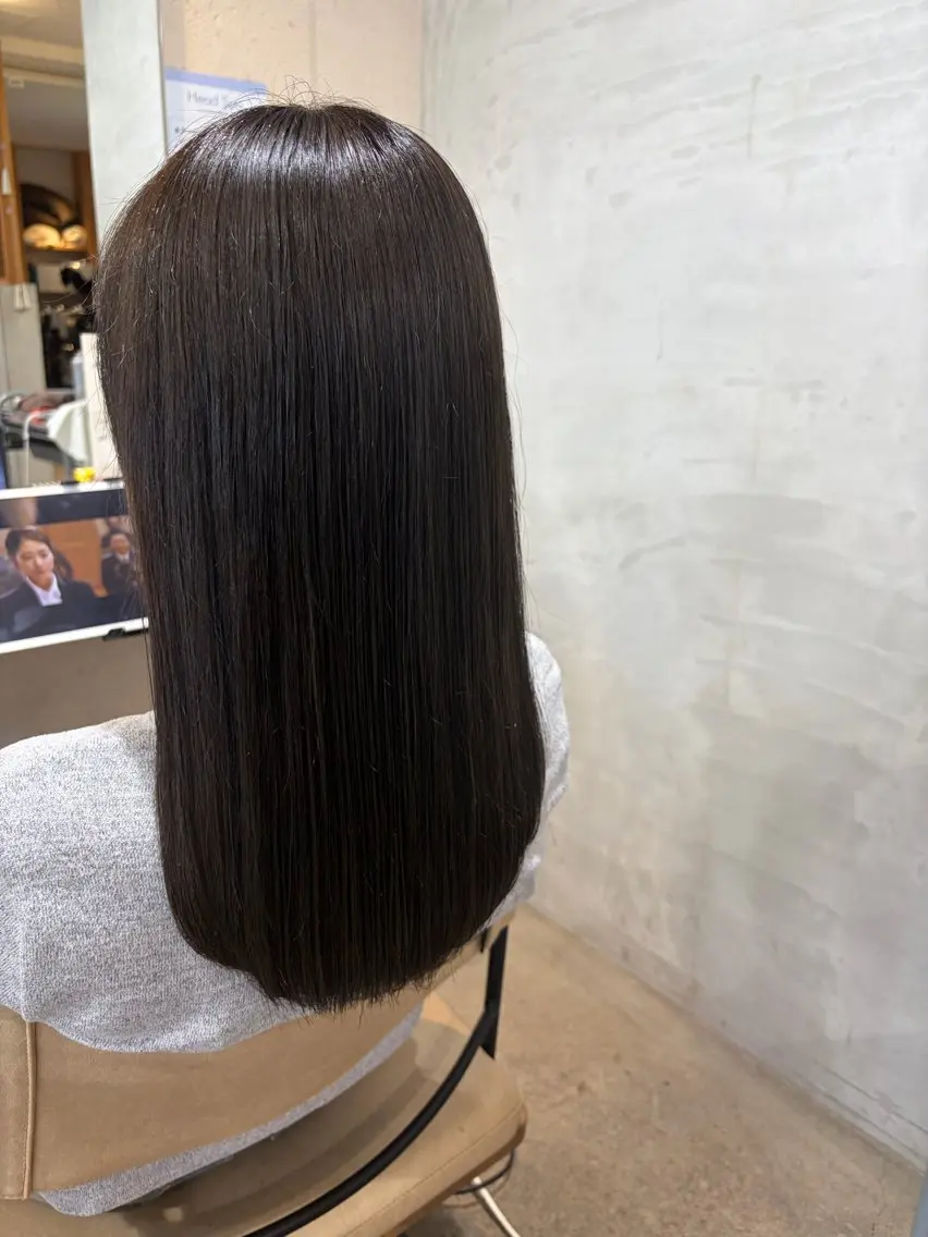 ロング カラー ブリーチ 透明感カラー ダークグレー ダークグレージュ グレージュ ヘアカラー momoka オリーブ/ベージュのヘアスタイル