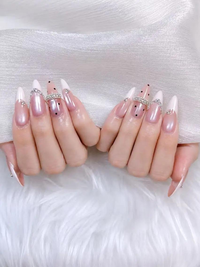 ネイル アニマル柄 チークネイル フラッシュネイル フラワーネイル フットネイル ハンドネイル B·U Nail大宮 長さだし専門店のネイルデザイン