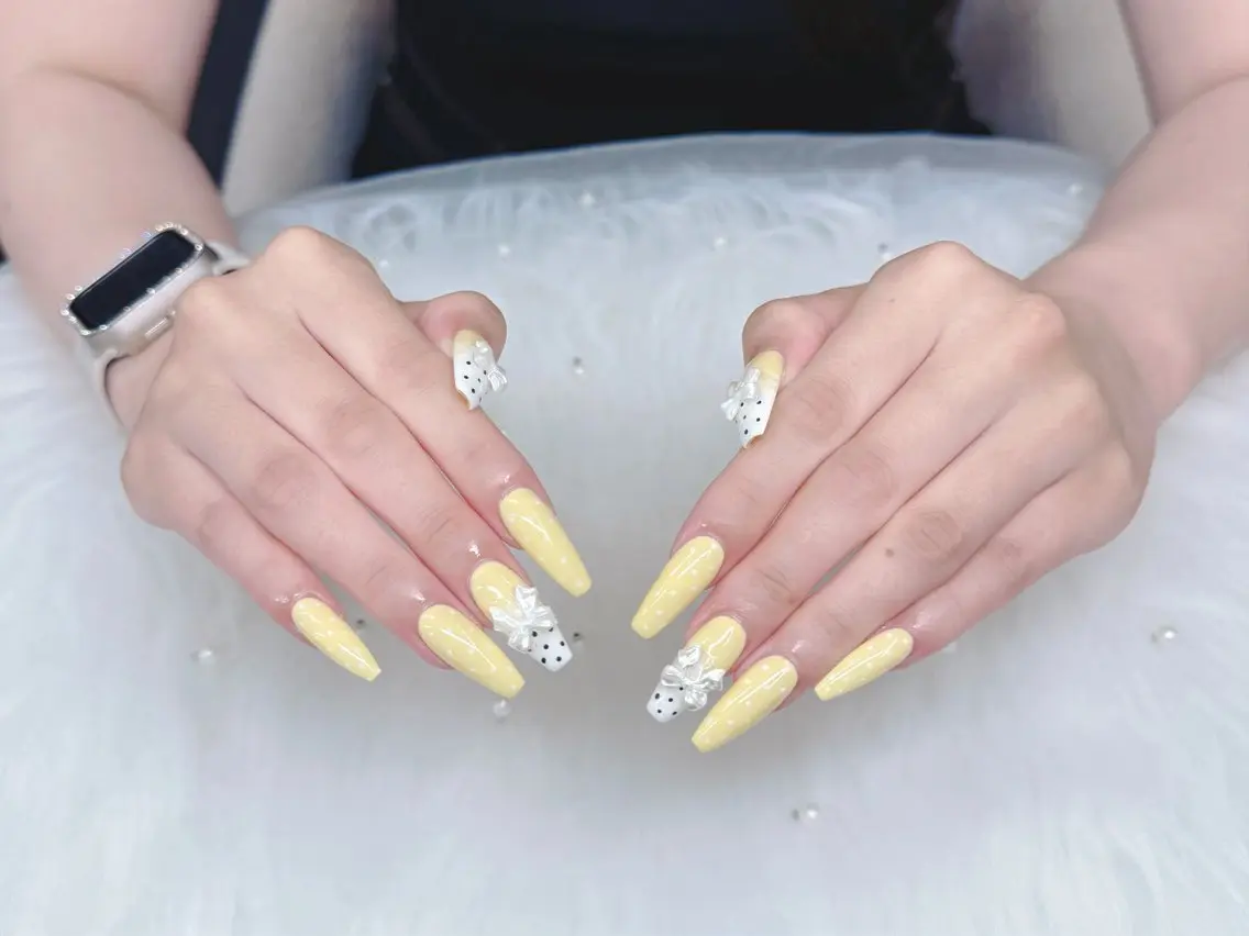 ネイル ジェルネイル ガーリー キラキラネイル 韓国ネイル ロングネイル ハンドネイル GOHOUBI Nail 心斎橋店のネイルデザイン