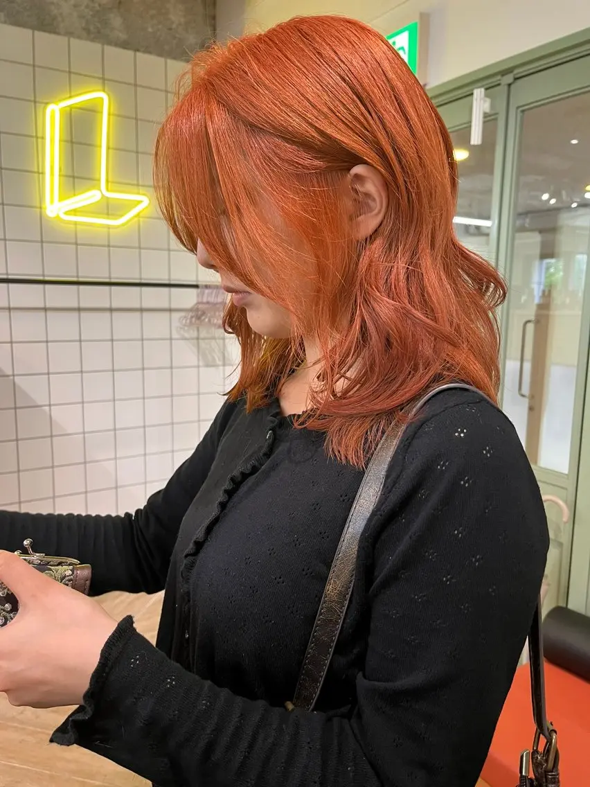 ミディアム カラー ダブルカラー オレンジ くびれヘア レイヤーカット カット ヘアカラー トリートメント 縮毛/パーマ/カラー LUVISM佐藤里咲のヘアスタイル
