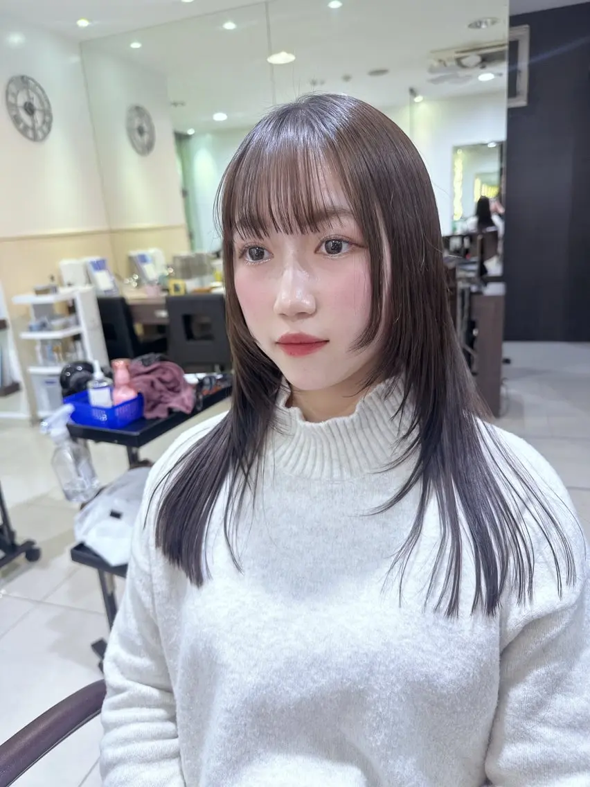 セミロング レイヤーカット 日曜日空きあり‼️ 艶々カラー🩷のヘアスタイル