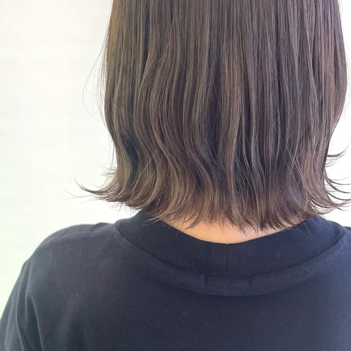 ショート カラー グレージュ ハイライトカラー ハイライト 齋藤 咲のヘアスタイル