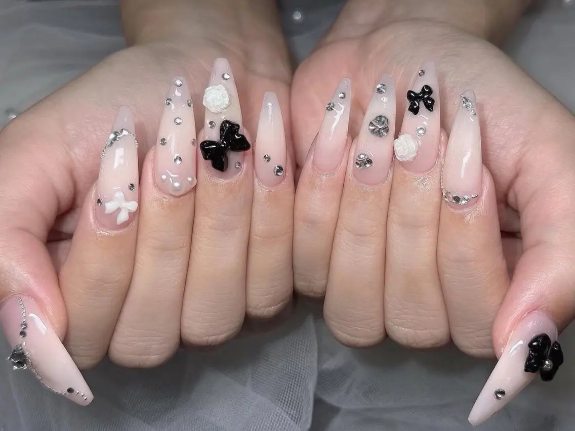 ネイル アートネイル チークネイル フレンチネイル ジェルネイル ガーリー HAPPI NAIL 大国町のネイルデザイン