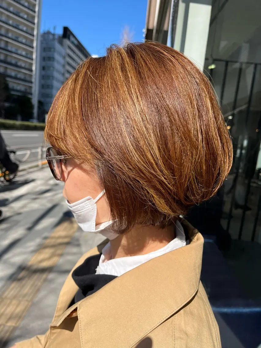ショート カラー ブリーチ アートディレクター 尾内 友美のヘアスタイル