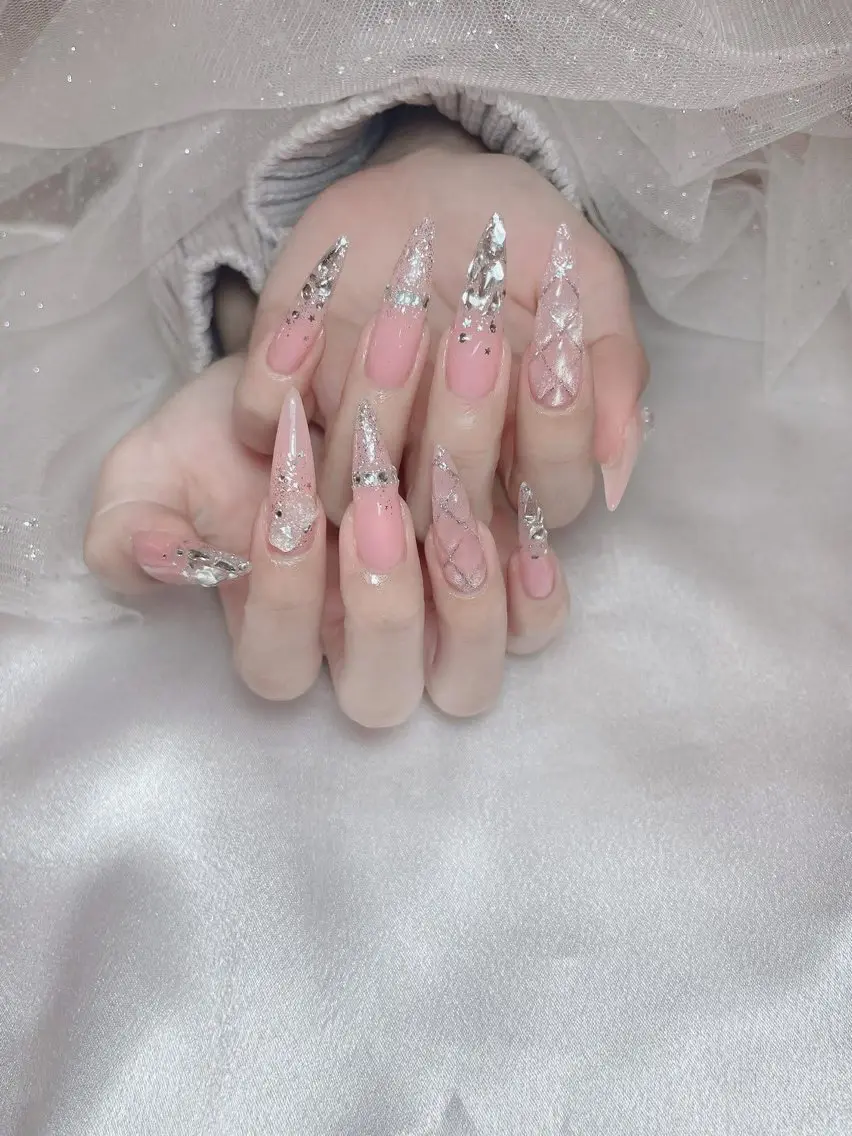 ネイル アートネイル チークネイル ジェルネイル ロングネイル マグネットネイル ハンドネイル Rin Nail 新大久保店のネイルデザイン