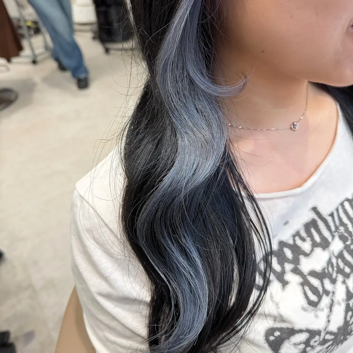 ロング カラー 黒髪 ブリーチ イヤリングカラー カット ヘアカラー トリートメント EARTH菊名店👾 ひらのすぐるのヘアスタイル
