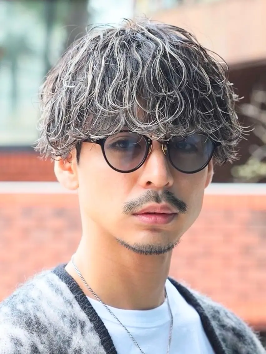【🎧デビュー前限定‼️平日限定🎧】メンズカット+各種メンズパーマ+ハイライトの写真