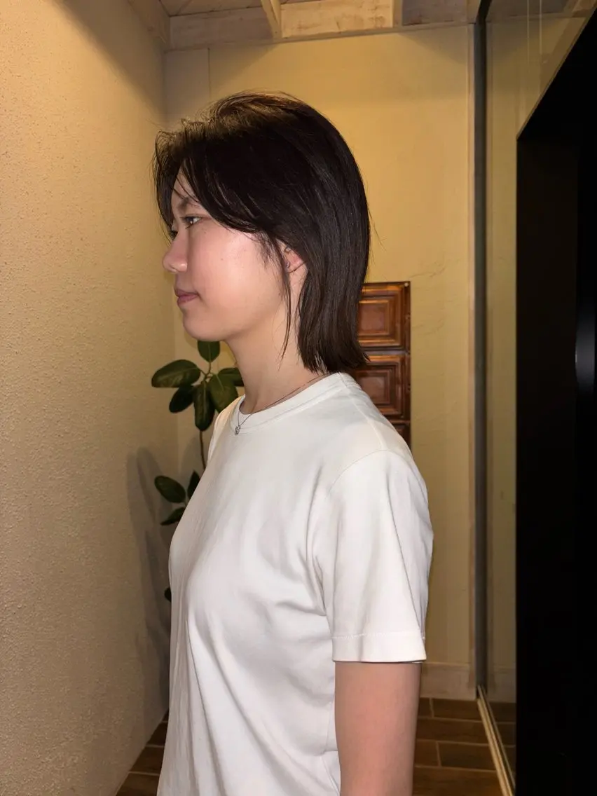 ミディアム カット 角田 桃香のヘアスタイル