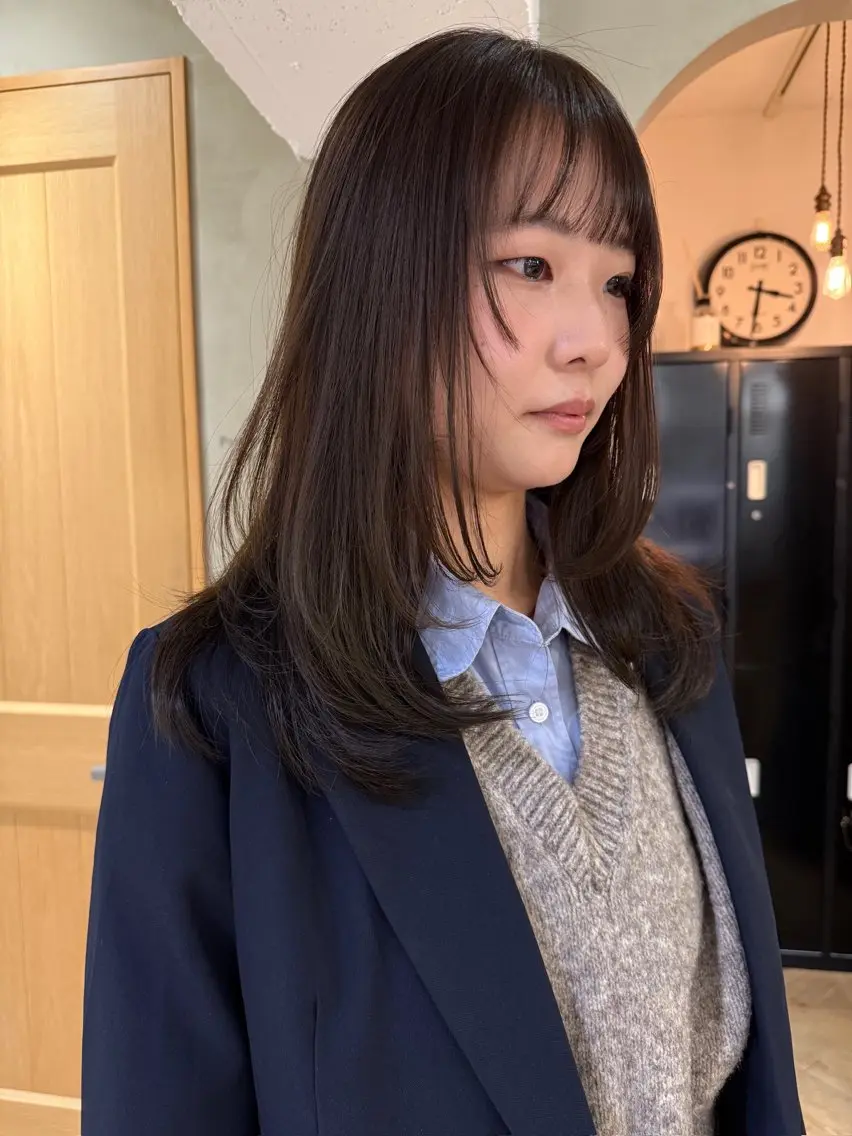 広がる髪の毛に【カット縮毛矯正メニュー✨】の写真