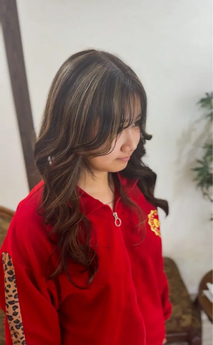 ロング ハイライト ヘアカラー 飯星慧斗 /ブリーチ、縮毛矯正のヘアスタイル