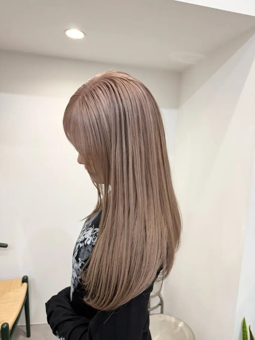 ロング カラー 奥川 千歳のヘアスタイル