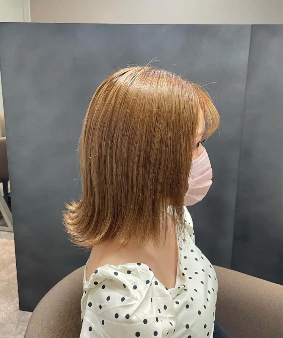 ミディアム カラー ベージュカラー ブリーチ 透明感カラー ボブ 外ハネヘア ❄️透明感カラー ❄️WAOのヘアスタイル