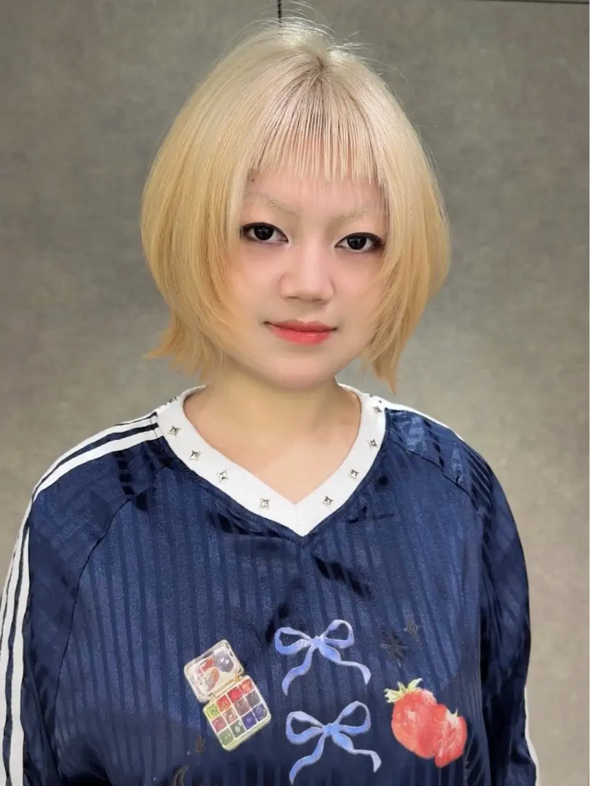 ショート カラー ブロンド ボブ オン眉 カット ヘアカラー yu-kaハッシュ カット/レイヤーのヘアスタイル