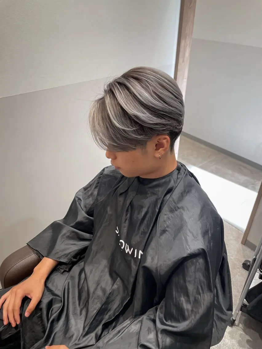 カラー メンズ メンズバレイヤージュ メンズブリーチ メンズハイライト バレイヤージュ ブリーチ カット ヘアカラー 飽田 優人のヘアスタイル