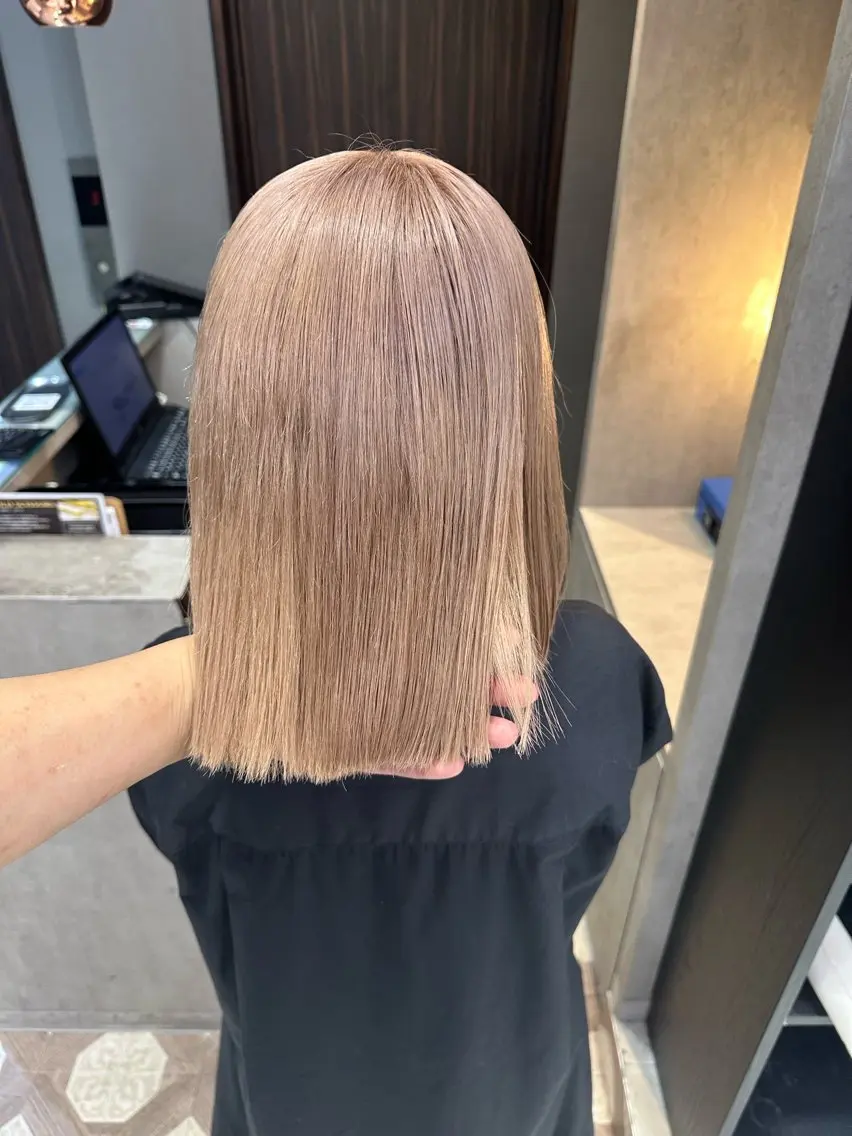ミディアム カラー ブリーチ ボルドーカラー カシス ピンクカラー 髪質改善 ヘアカラー 天神暖色カラー レイヤー・髪質改善のヘアスタイル