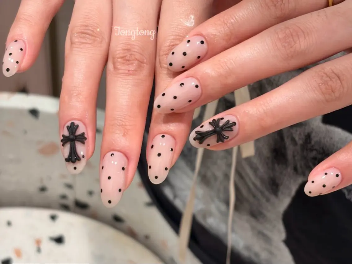 ネイル ドット ジェルネイル 韓国ネイル リボン シンプルネイル ハンドネイル Tongtong Nail Salonのネイルデザイン