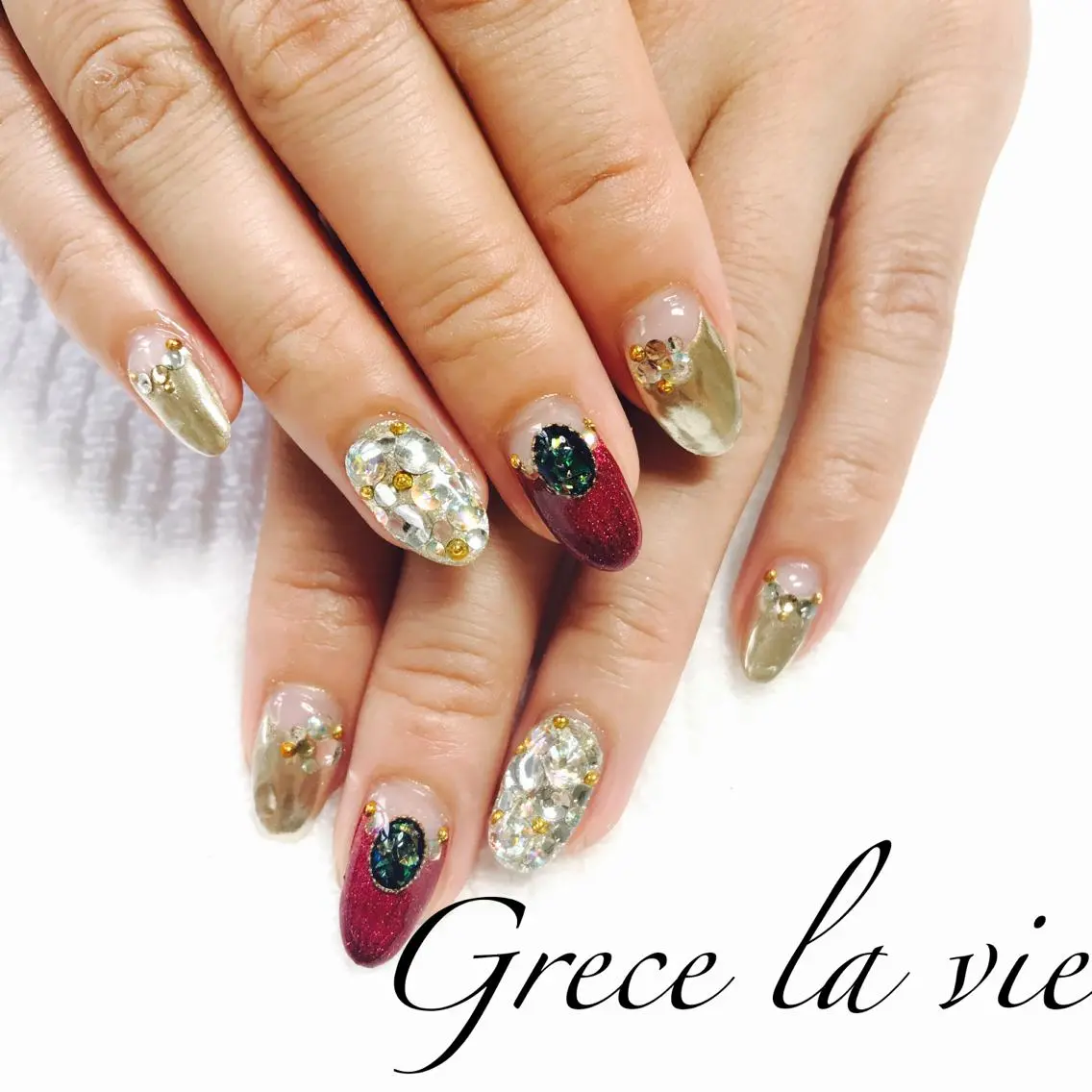 ミディアム カラー パーマ ヘアアレンジ キッズ ネイル マツエク・マツパ フレンチネイル ミラーネイル Greace  la vieのネイルデザイン