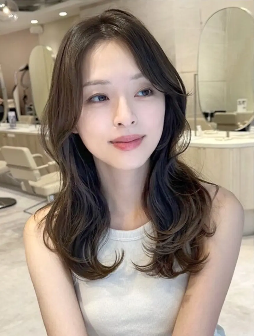 セミロング カラー ショコラグレージュ 透明感カラー グレージュ 韓国風ヘア レイヤーカット カット カット無料|レイヤー カット|韓国モテへアのヘアスタイル