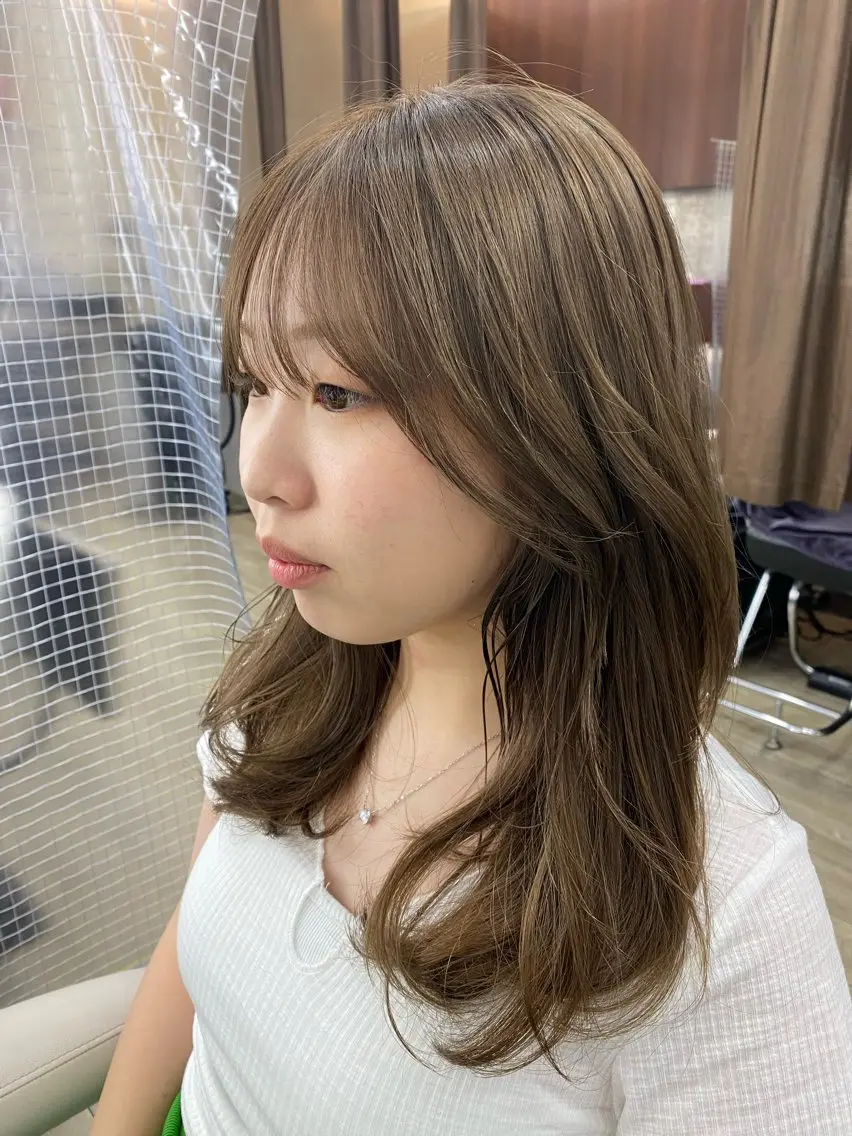 セミロング カラー 顔周りカット レイヤーカット 小顔カット カット ヘアカラー トリートメント 市川 博紀 店長のヘアスタイル