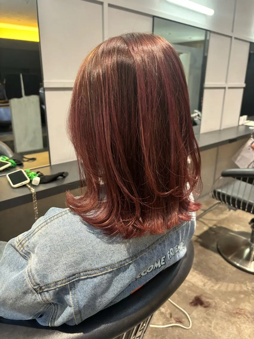ミディアム カラー ボブ くびれヘア レイヤーカット 穐田 航のヘアスタイル