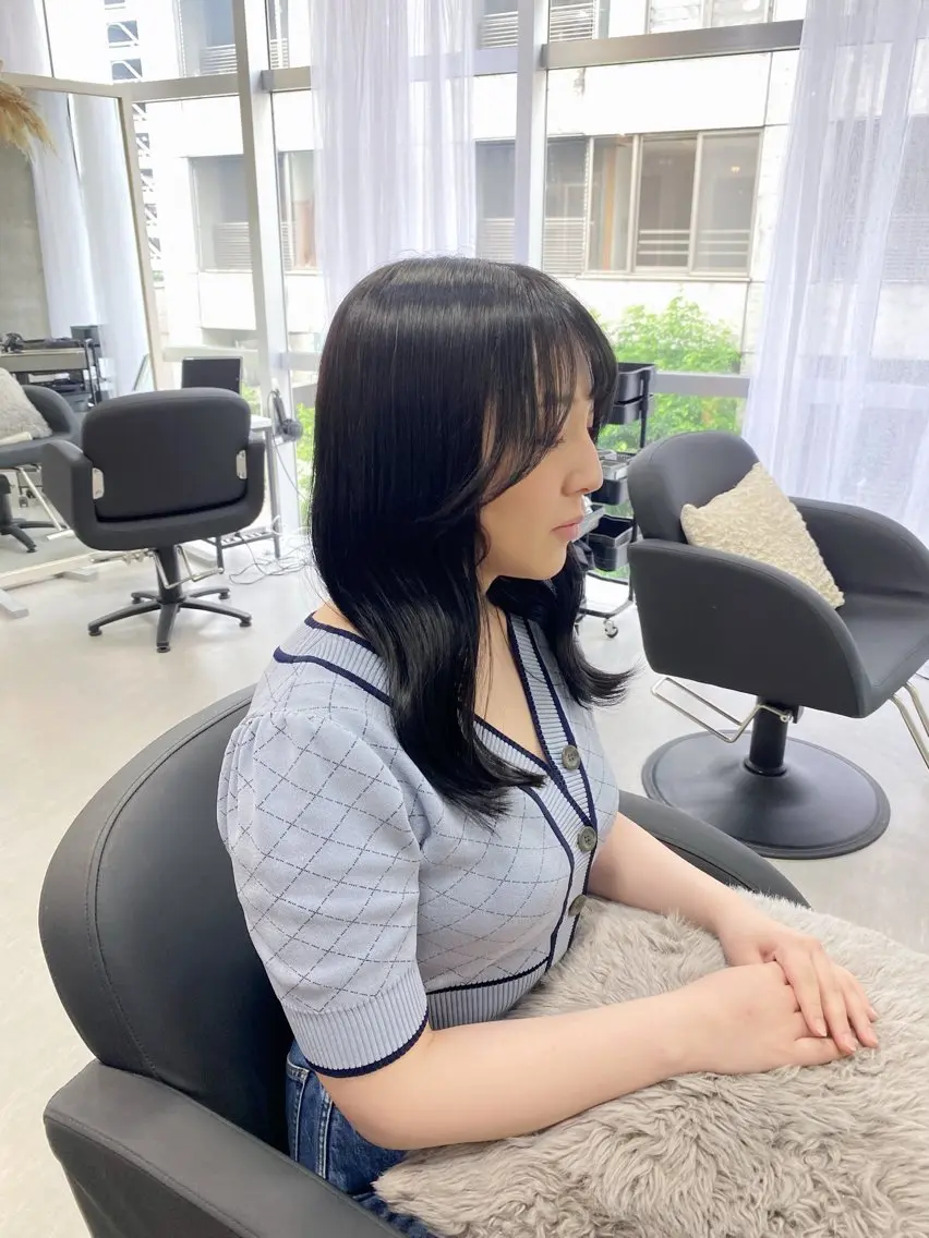 カラー 黒髪 ブルーカラー ブルーブラック XELM高崎 🤍Kyokaのヘアスタイル