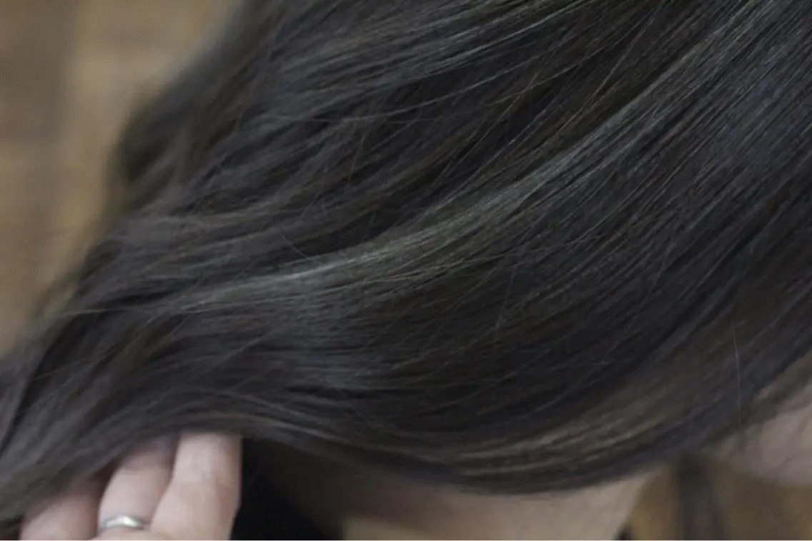 ロング カラー アッシュ ブルーカラー ブルージュ 松田 由貴のヘアスタイル