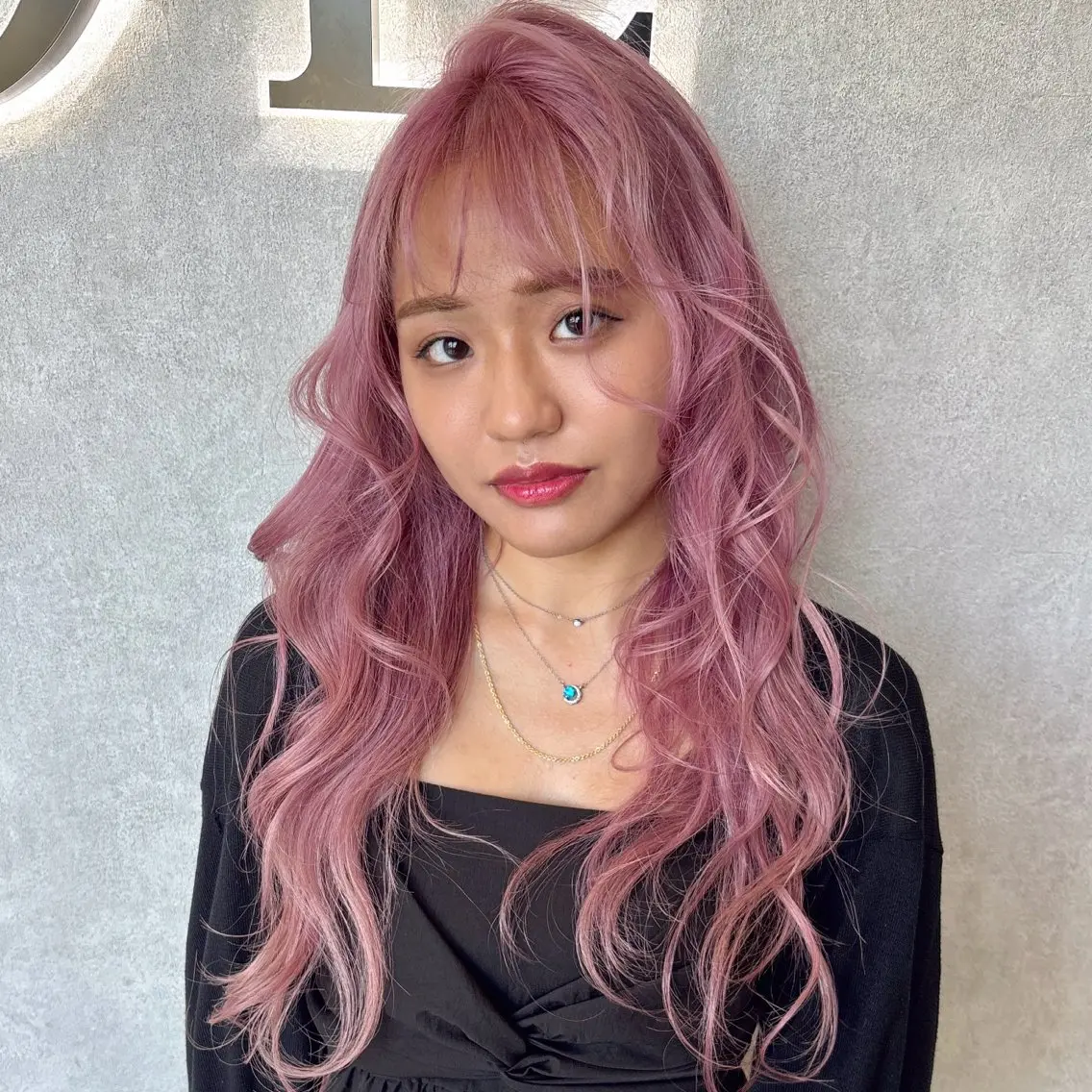 ロング カラー ハイトーンカラー ピンクカラー 村瀬 美来のヘアスタイル