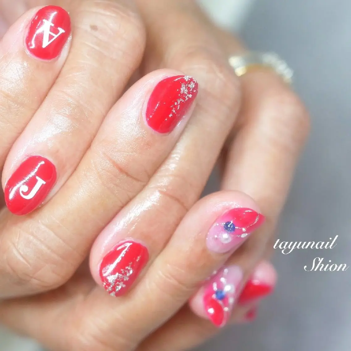 ネイル ブルー ジェルネイル パラジェル 赤色 ネイルサロン 【たゆnail】のネイルデザイン