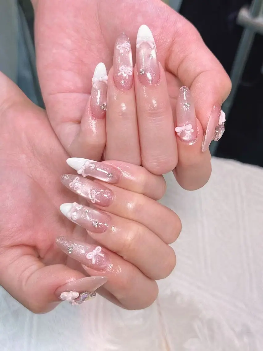 ネイル ハンドネイル グロー ネイルのネイルデザイン