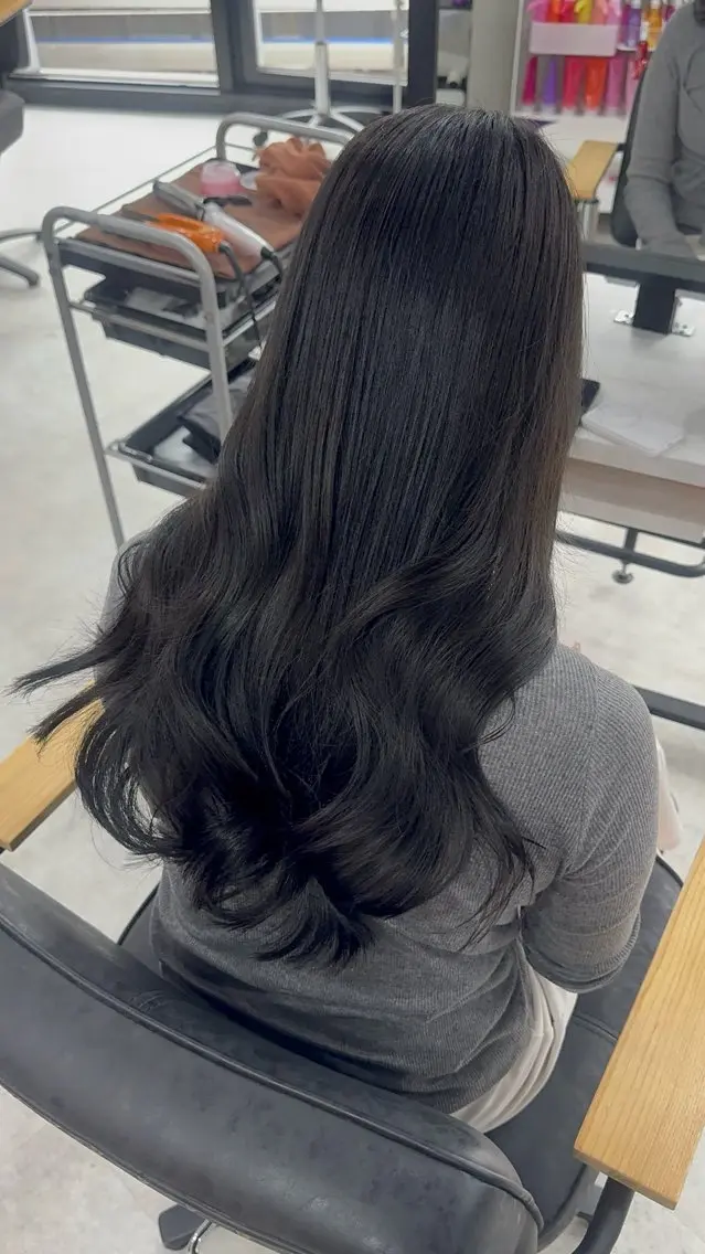 ロング カラー アッシュ アッシュブラウン ベージュカラー 黒髪 ブリーチ カット ヘアカラー トリートメント 赤み無し柔らかカラー 【梅田】madokaのヘアスタイル