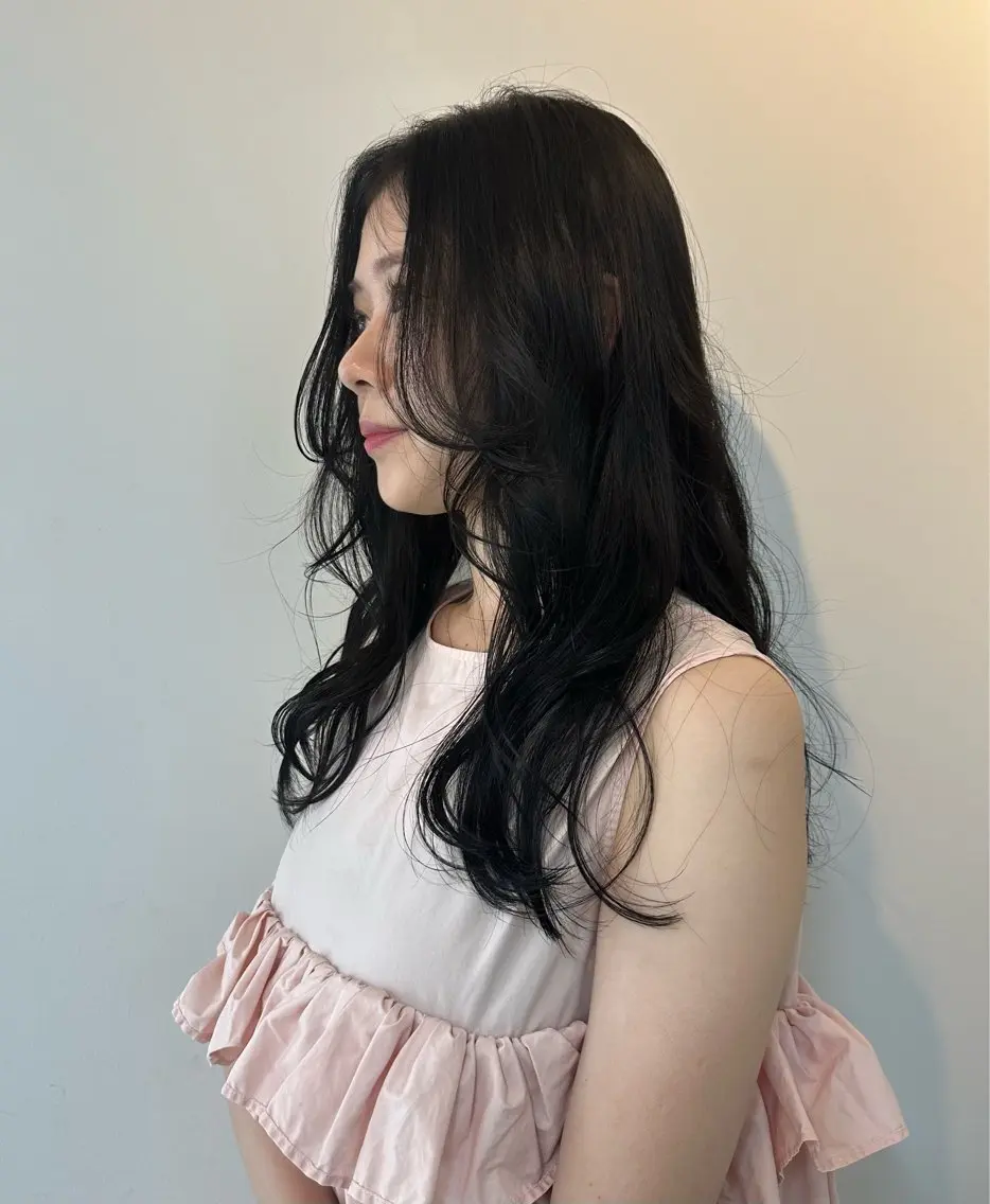 セミロング カラー 黒髪 竹中 彩音のヘアスタイル