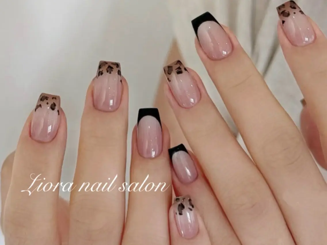 ネイル フレンチネイル ジェルネイル ガーリー グラデーション キラキラネイル ハンドネイル Liora nailのネイルデザイン
