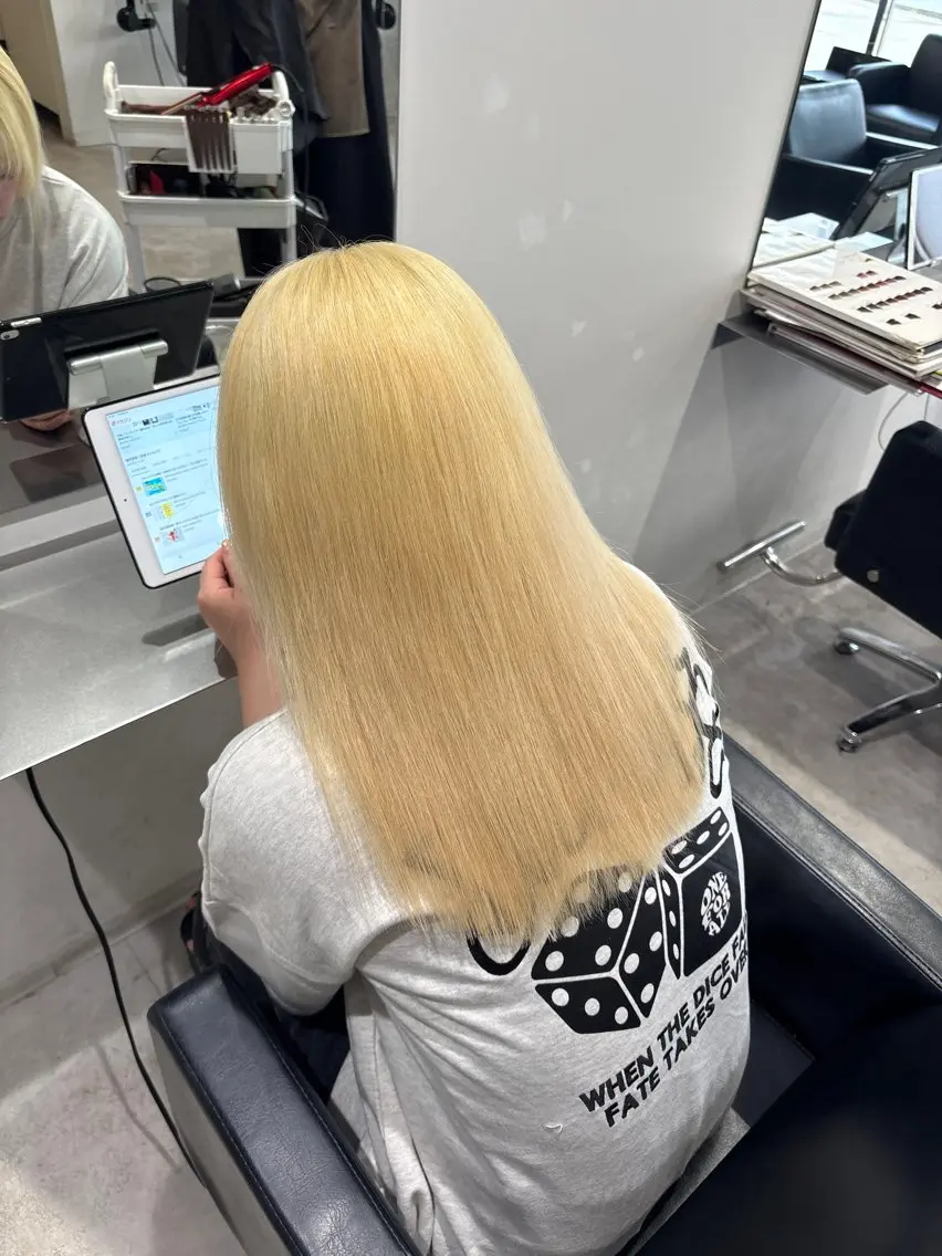 セミロング カット ヘアカラー MIHO☾·̩͙⋆ Kroのヘアスタイル