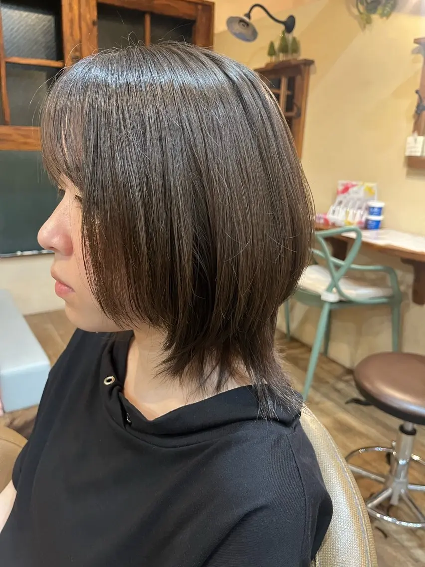 ミディアム レイヤーカット 吉岡 奏海のヘアスタイル