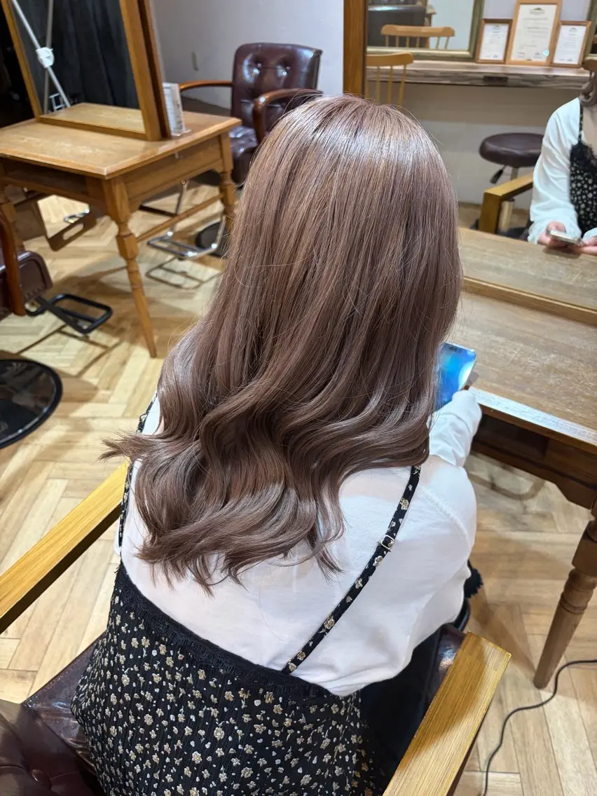 カラー ブリーチ グレージュ 💖那姫/ 艶髪似合わせカラー✨のヘアスタイル