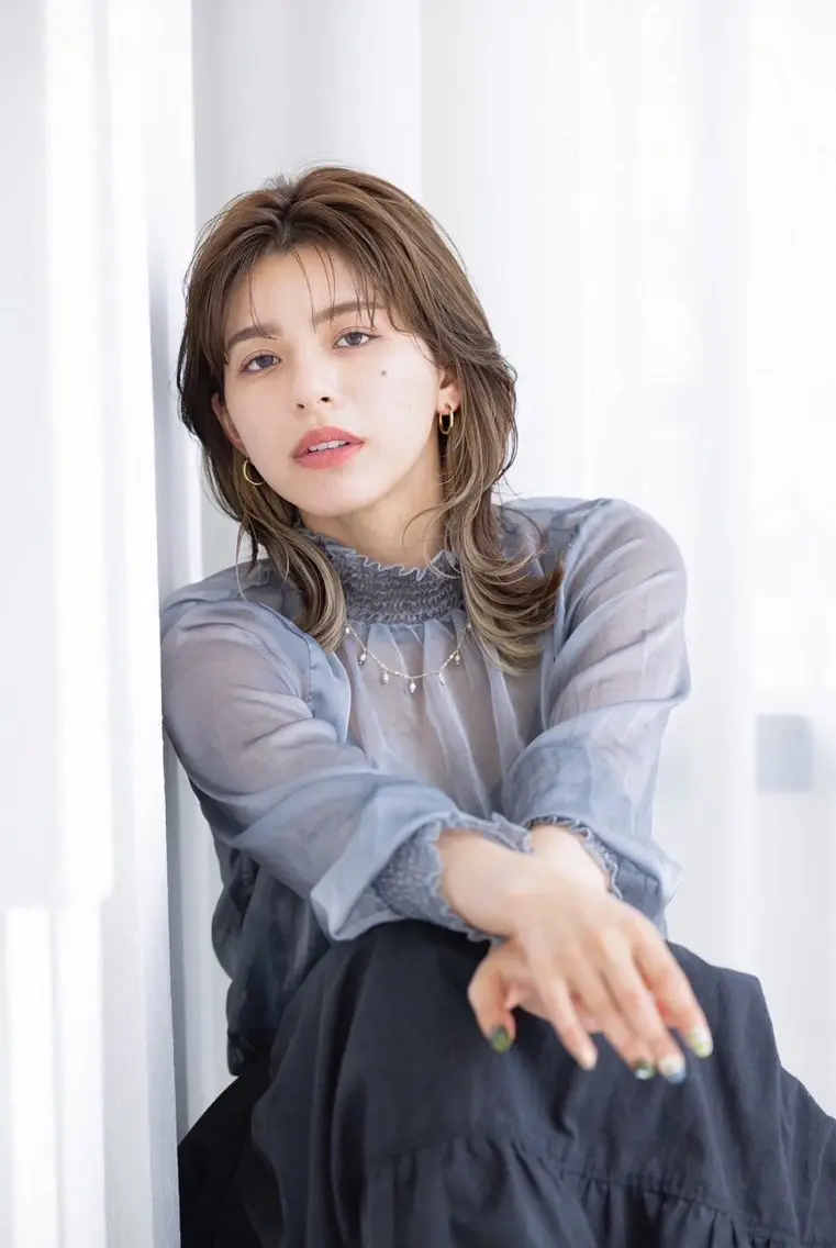 セミロング カラー 濱本 栞名のヘアスタイル
