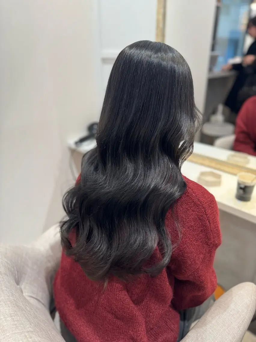 ロング カラー アッシュ アッシュブラウン ベージュカラー 黒髪 ブリーチ カット ヘアカラー トリートメント 赤み無し柔らかカラー 【梅田】madokaのヘアスタイル