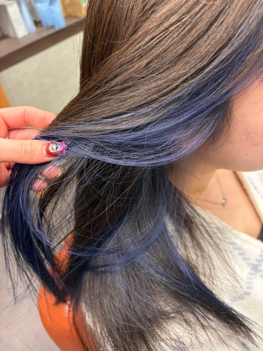 カラー ブリーチ ブルーカラー インナーカラー 透明感カラー/川越 心羽のヘアスタイル
