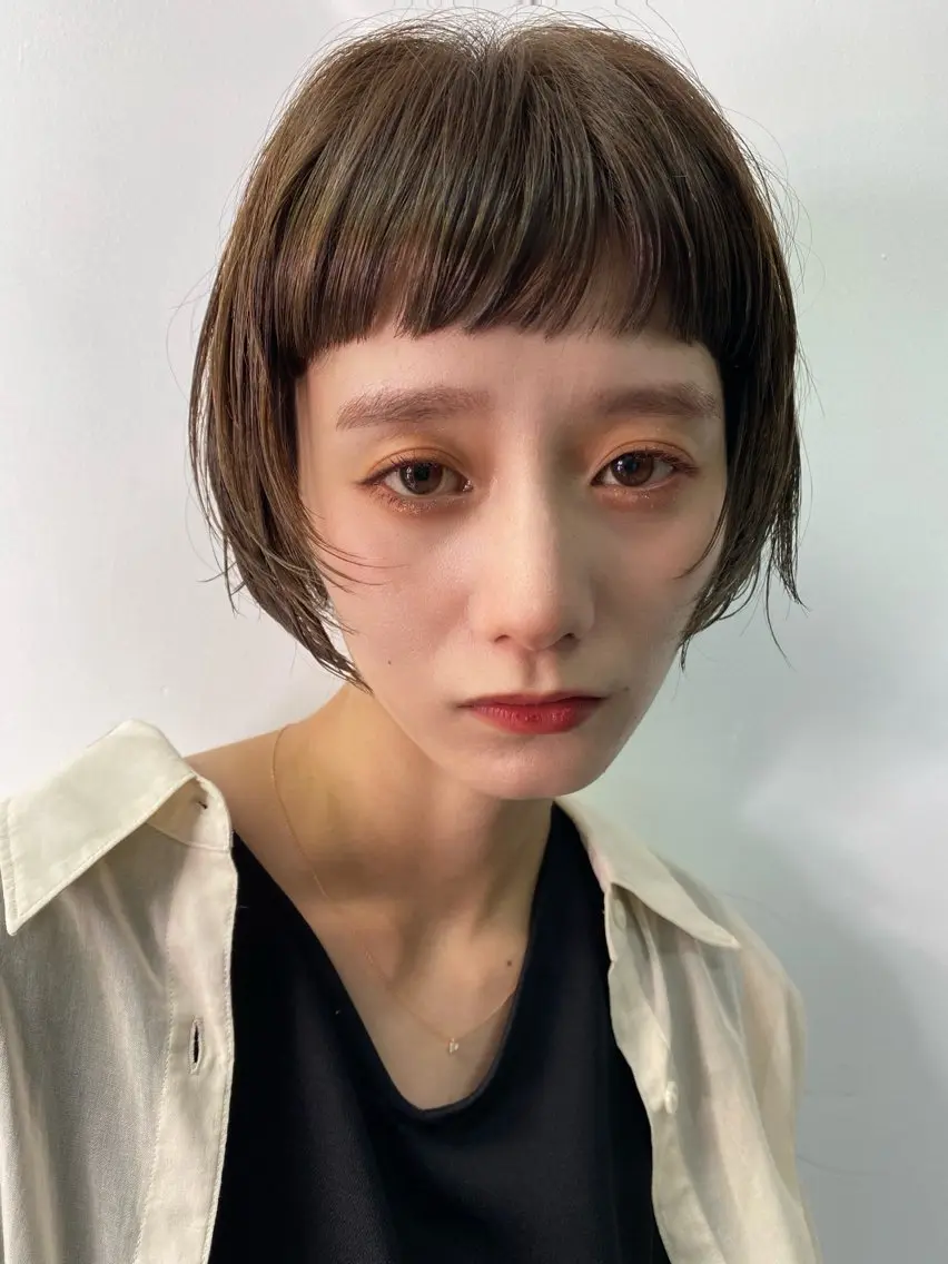 ショート ボブ レイヤーカット 似合わせカット ショートヘア カット ヘアカラー トリートメント 岩本 陽介のヘアスタイル