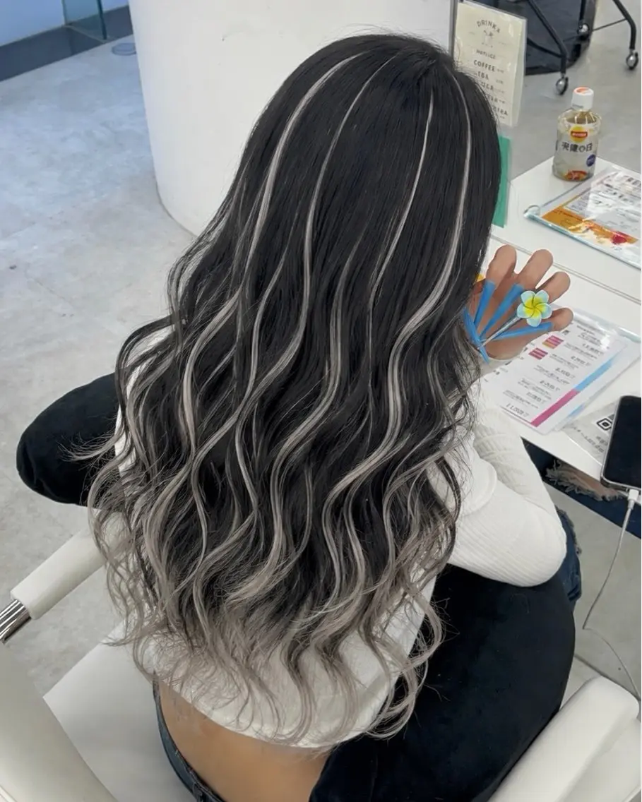 【期間限定✨】シールエクステ長さだし80本💖髪を傷ませずに、透明感のある明るめカラーをプラスできます🎀の写真