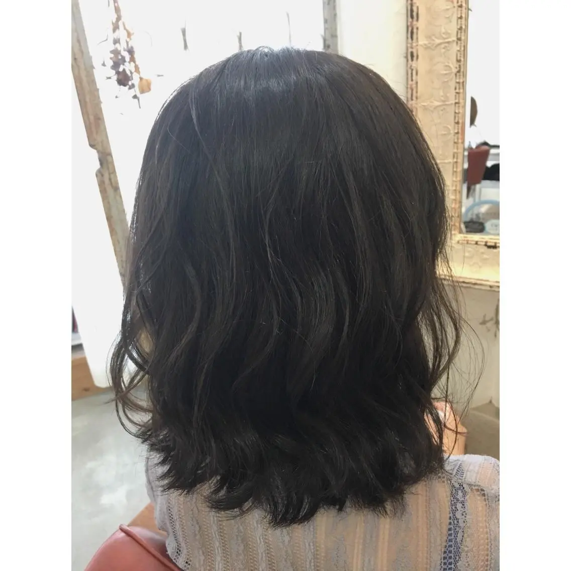 ミディアム カラー アッシュ グレージュ fio マナミのヘアスタイル