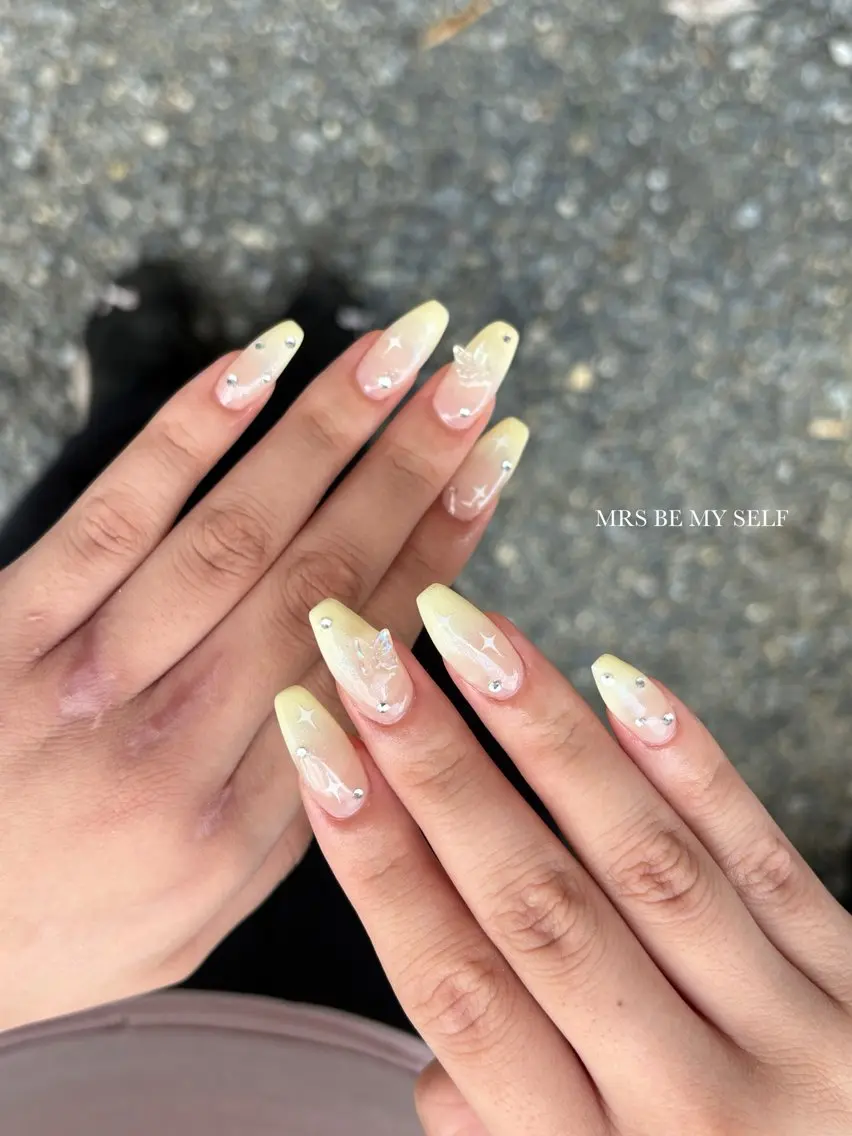 ネイル オーロラネイル グラデーション 黄色 MRS/ miyu🎀のネイルデザイン