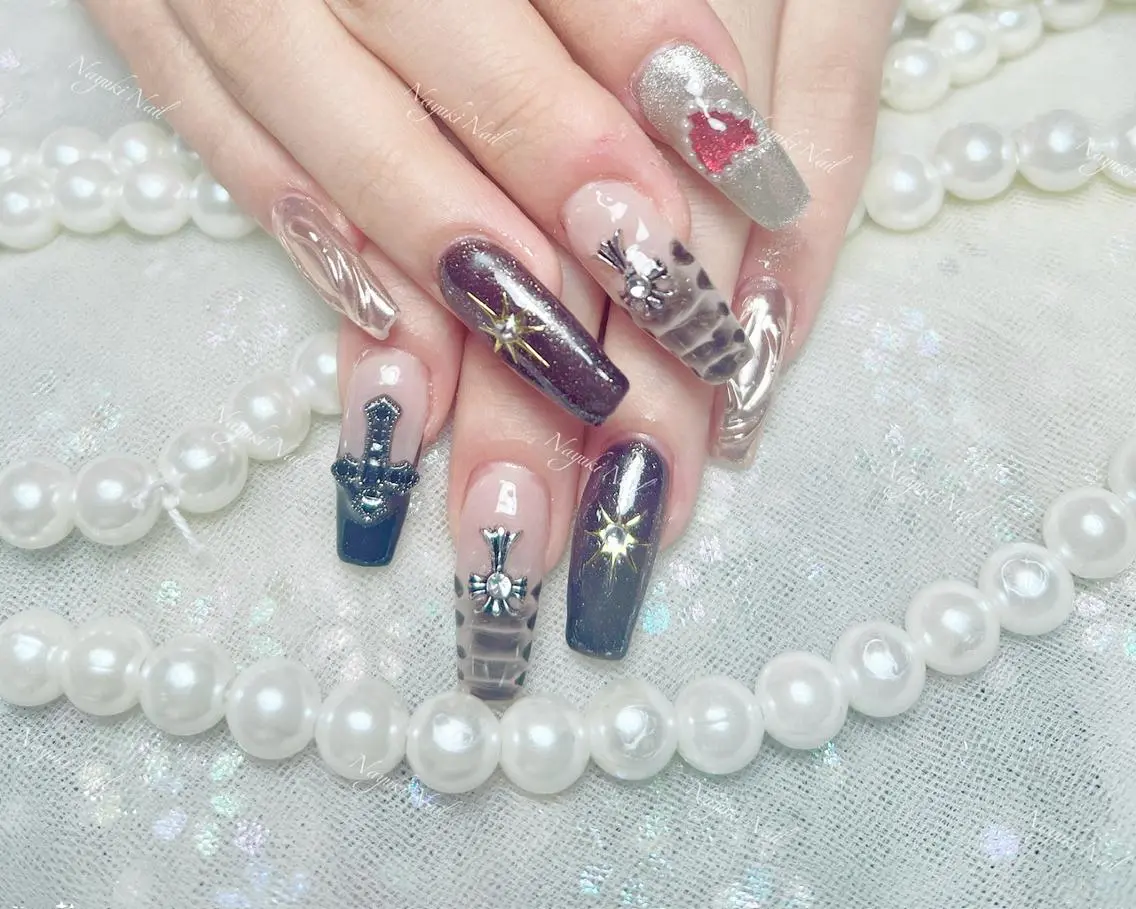 ネイル 🦋 Queenieのネイルデザイン