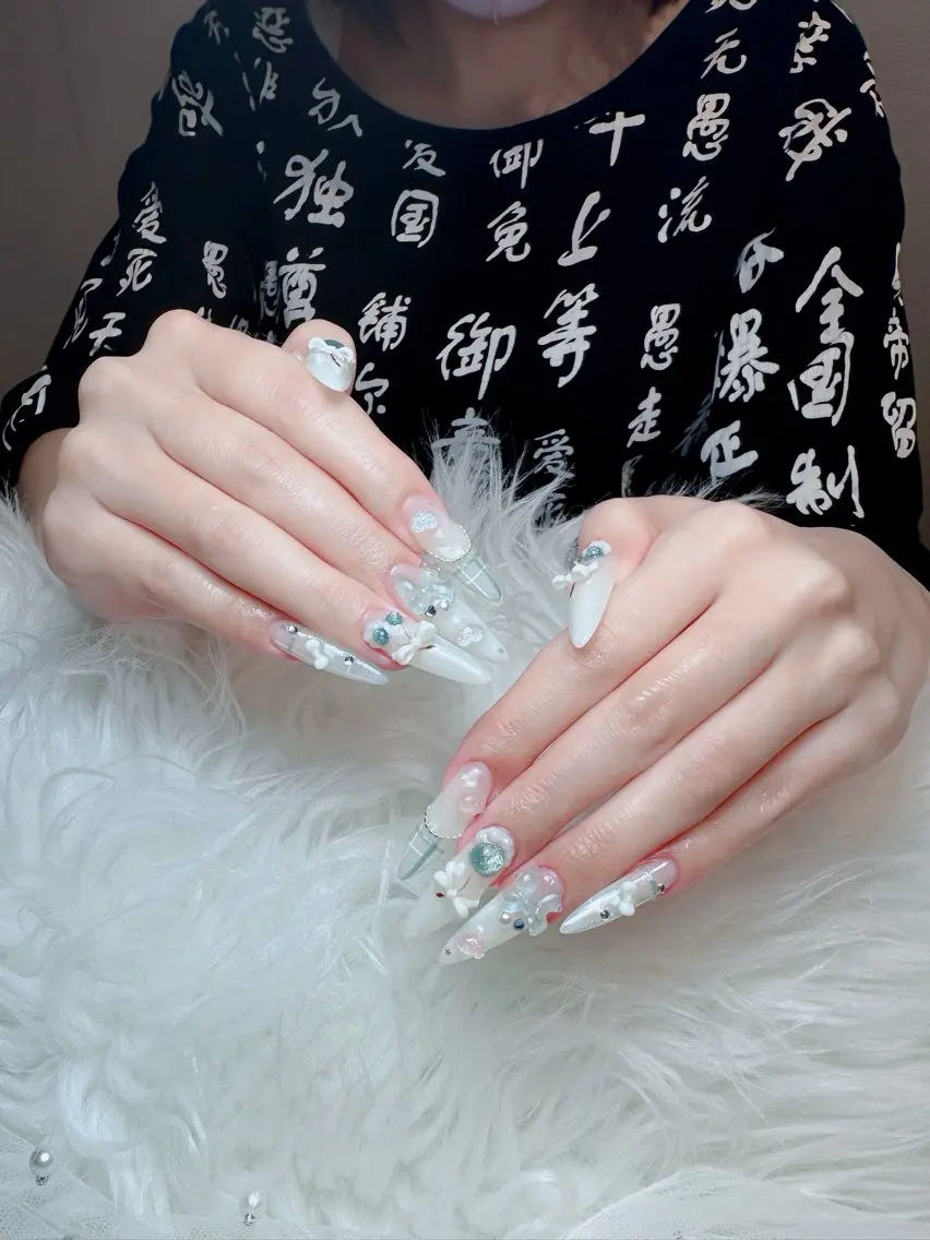 ネイル チークネイル フレンチネイル キラキラネイル 韓国ネイル マグネットネイル ハンドネイル Chibi h.babynailのネイルデザイン