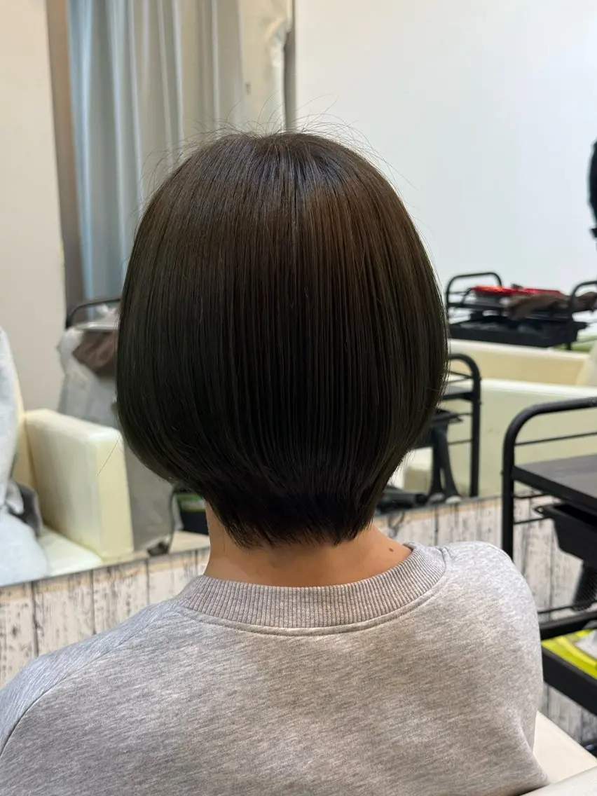 ショート カラー ブリーチ ブリーチなしカラー オリーブカラー ヘアカラー レディースモデル募集 角快利のヘアスタイル