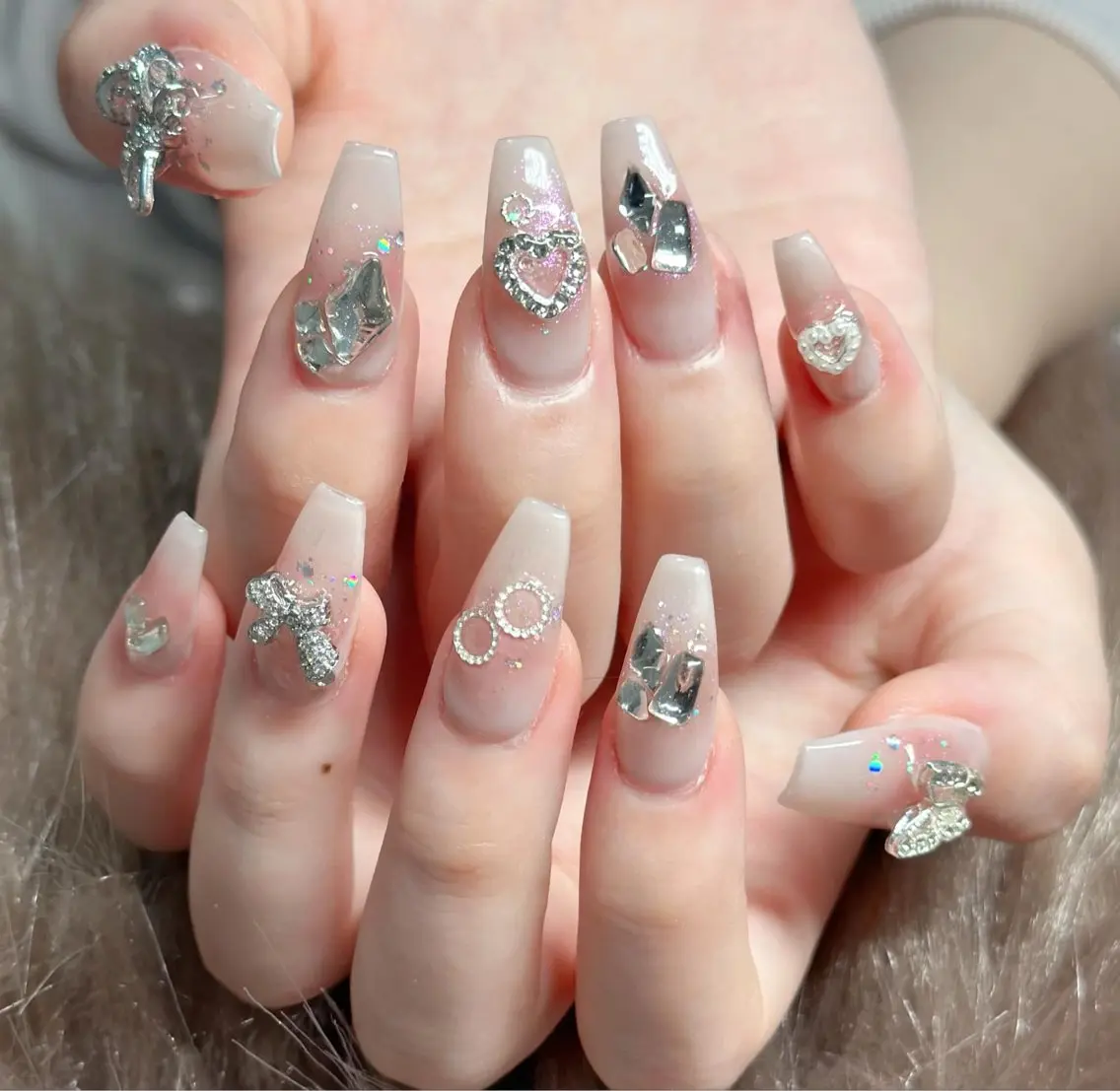 ネイル オーロラネイル フレンチネイル ジェルネイル ハロウィン キラキラネイル H.baby Nail Salonのネイルデザイン