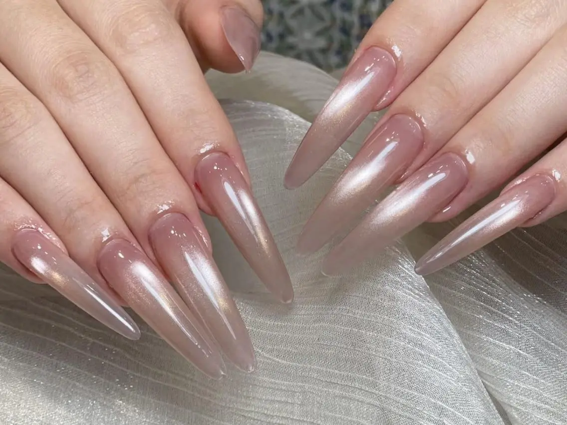 ネイル ロングネイル ワンカラーネイル ピンク シンプルネイル ネイルチップ ハンドネイル ハンドケア 🤍Nana 🤍のネイルデザイン